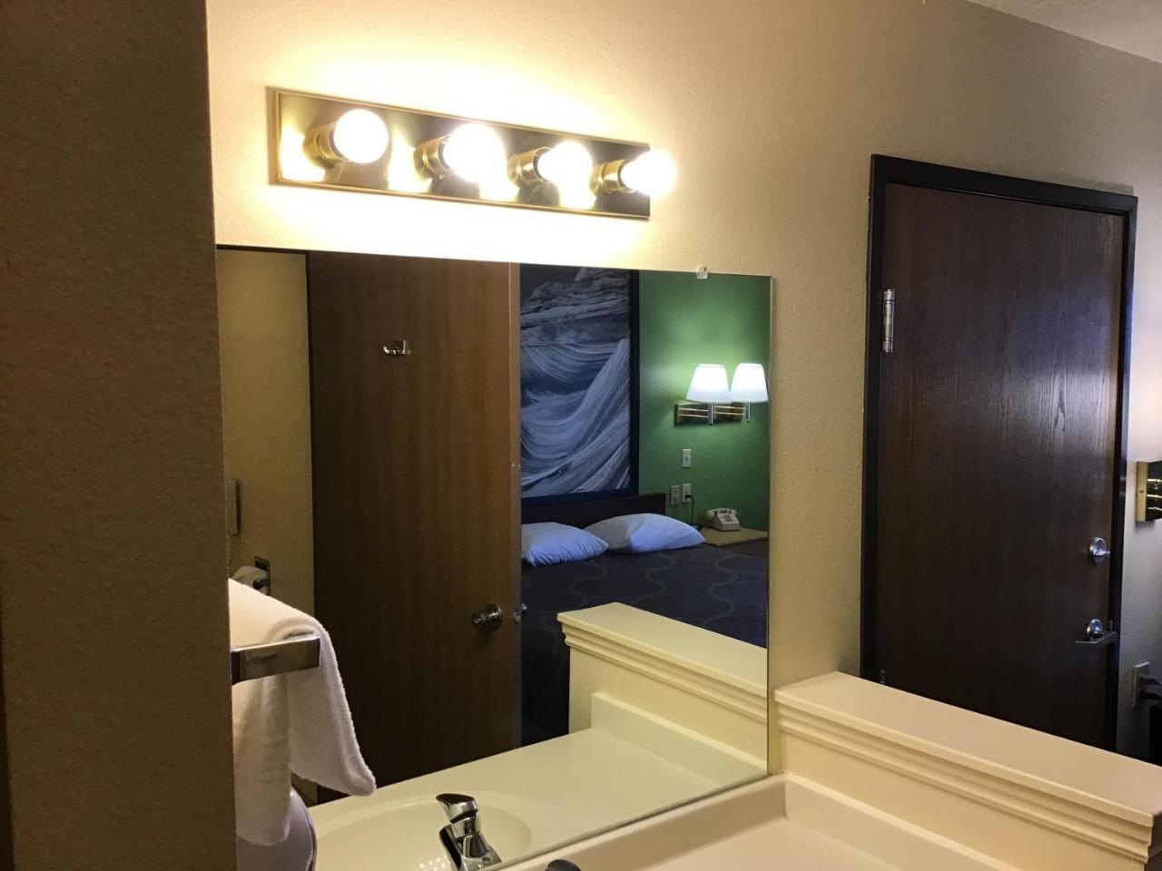 Super 8 By Wyndham Vernal Ut מראה חיצוני תמונה